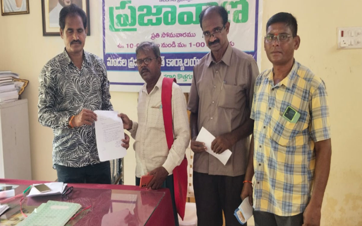 'అర్హులందరికీ ఇందిరమ్మ ఇండ్లు మంజూరు చేయాలి'