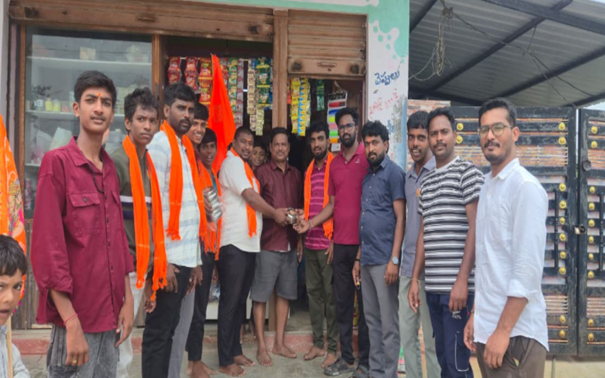 దామెర‌లో ఇంటింటికి గణపయ్య లడ్డు ప్రసాదం