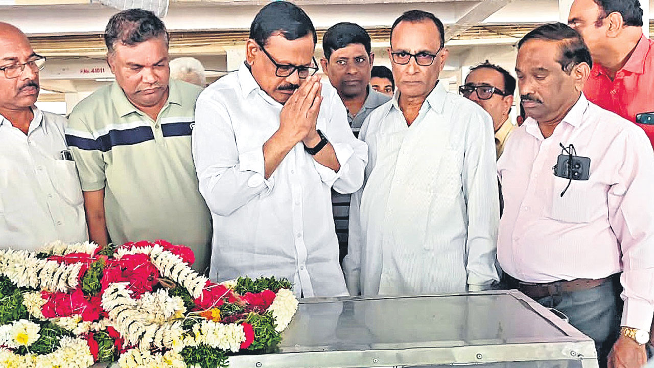 రచయిత శ్రీ శ్రీ కుమార్‌ కన్నుమూత