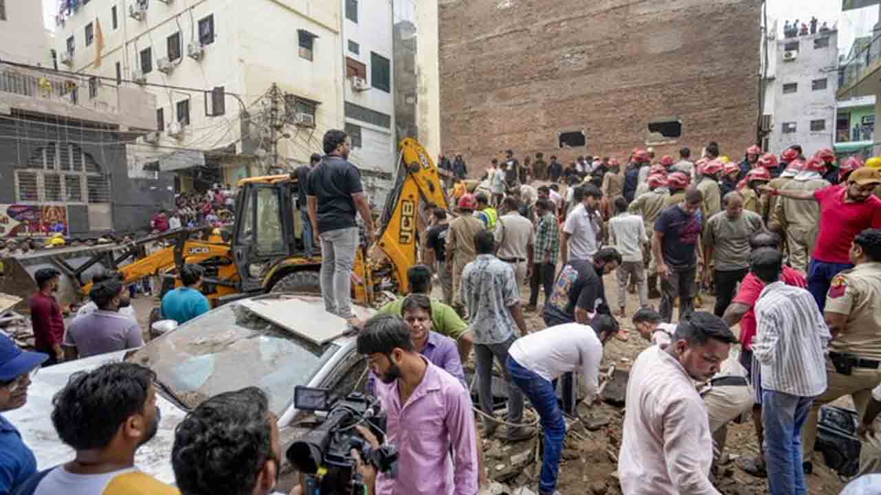 New Delhi | పీజీ భవనం కూలిన ఘటనలో ఒకరి మృతి.. ఇద్దరి పరిస్థితి విషమం..!