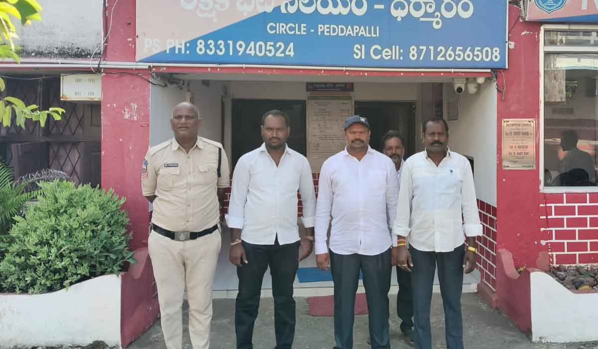 Dharmaram | హైదరాబాద్ తరలి వెళ్లకుండా ఉప సర్పంచ్ లను అదుపులోకి తీసుకున్న పోలీసులు
