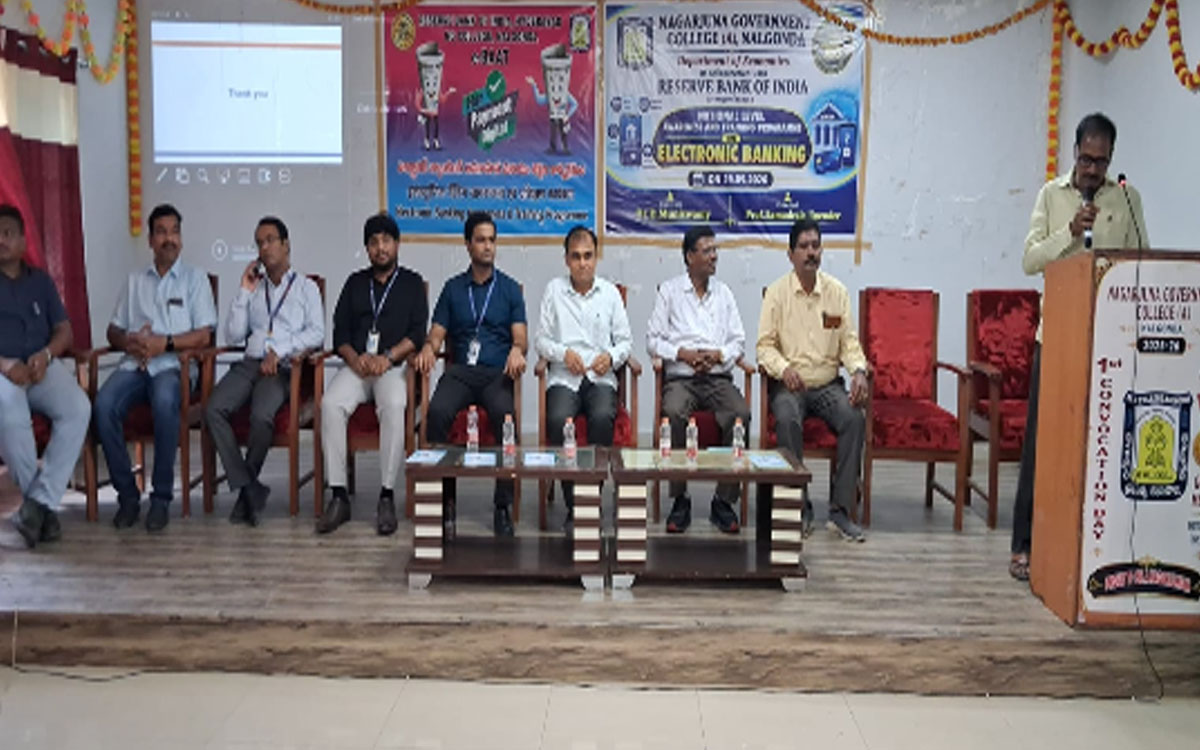 'డిజిటల్ బ్యాంకింగ్లో అప్రమత్తతే రక్షణ' – telangana 'డిజిటల్ బ్యాంకింగ్లో అప్రమత్తతే రక్షణ' – telangana