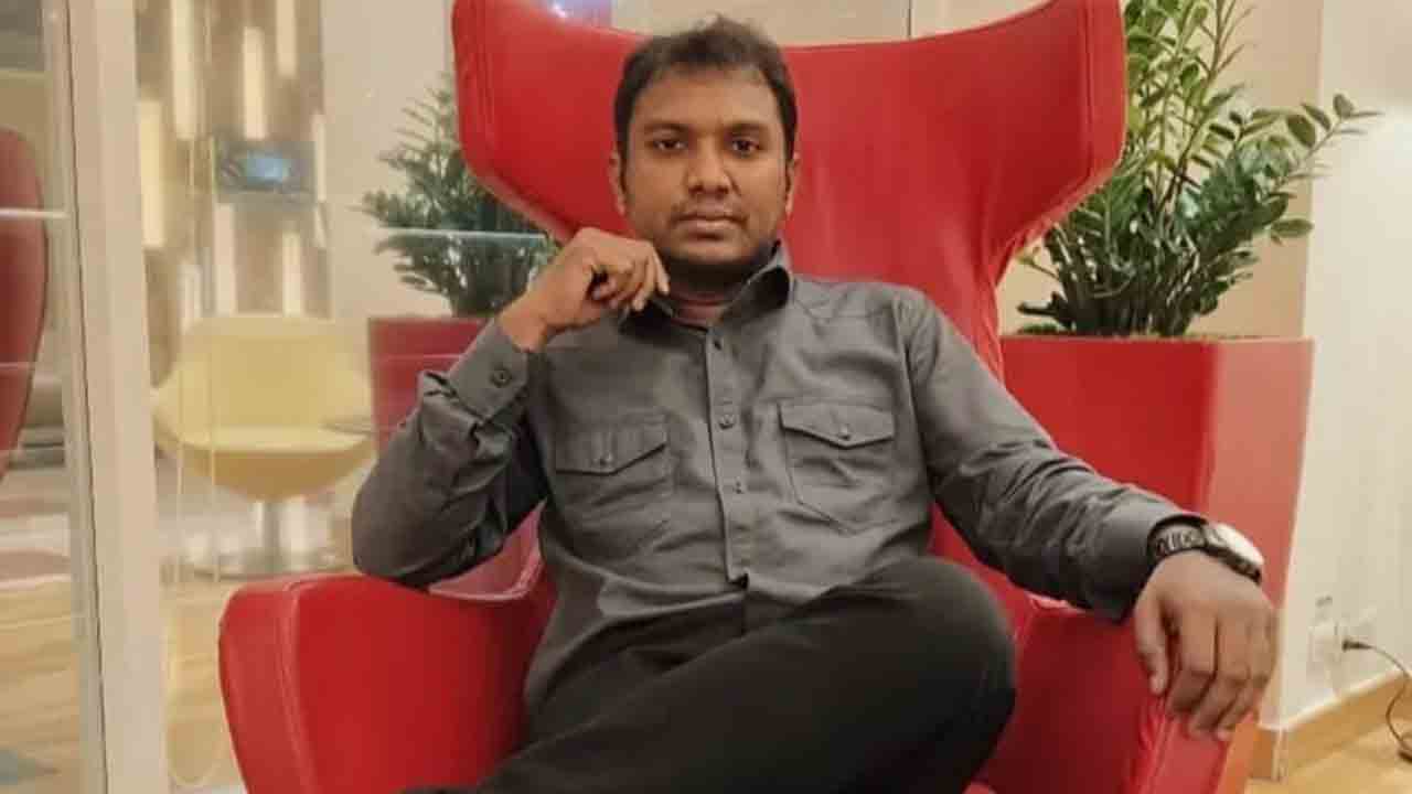 పండుగపూట విషాదం.. ఉరేసుకొని డాక్టర్‌ ఆత్మహత్య
