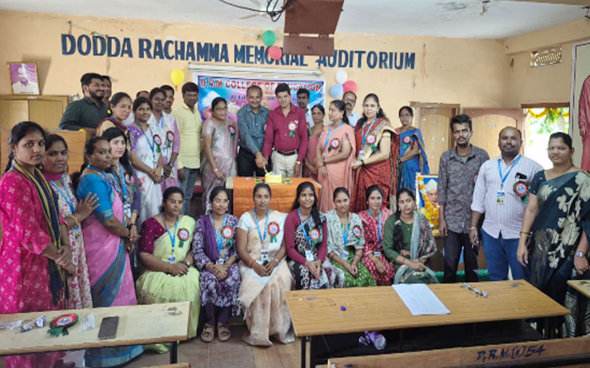 'గురువే నిజమైన సమాజ నిర్మాత'