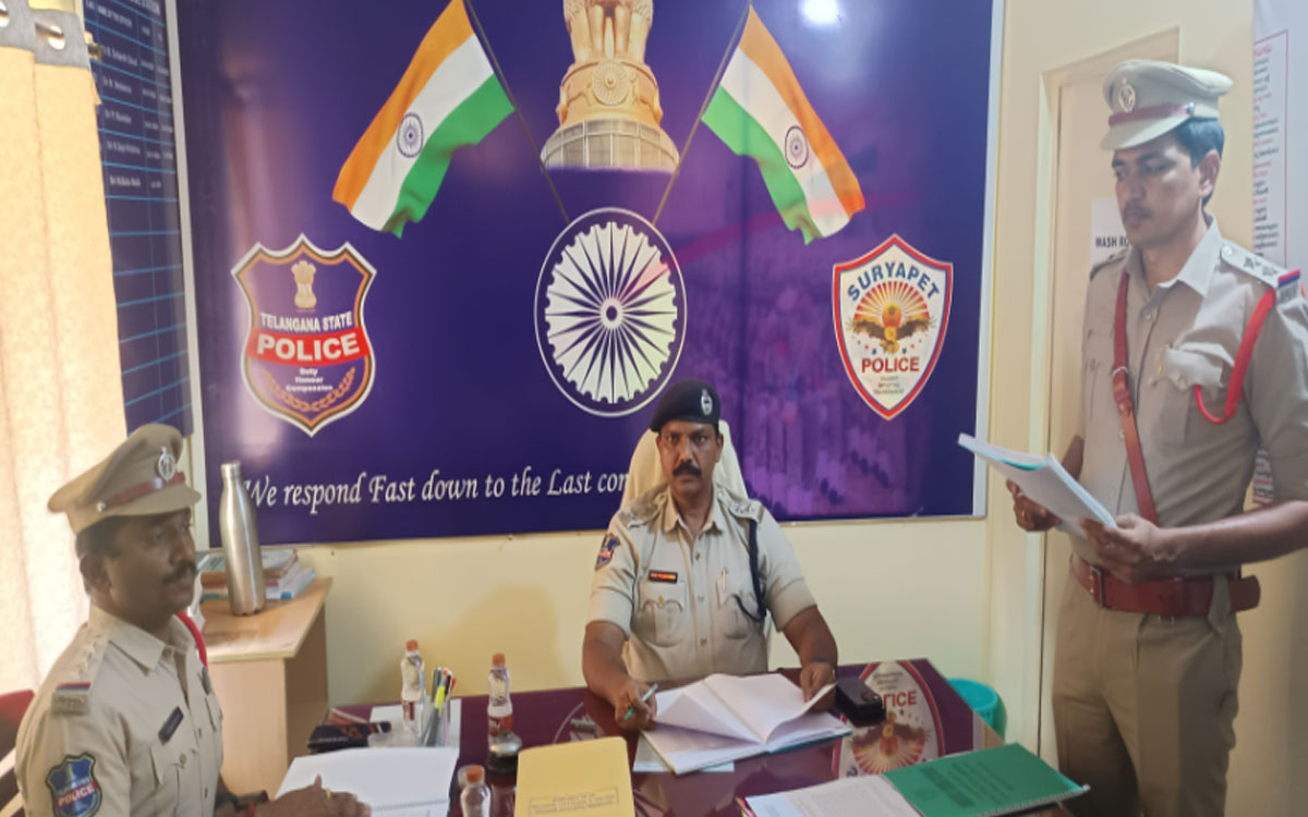 విధుల్లో నిర్లక్ష్యం వహించొద్దు : డీఎస్పీ ప్రసన్న కుమార్