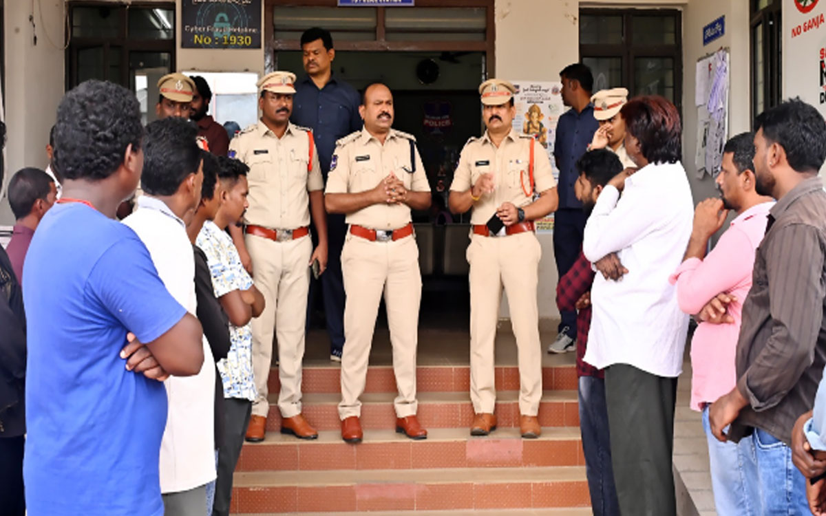 రౌడీషీటర్లు సత్ప్రవర్తనతో మెలగాలి : ఇల్లెందు డీఎస్పీ వెంకన్నబాబు