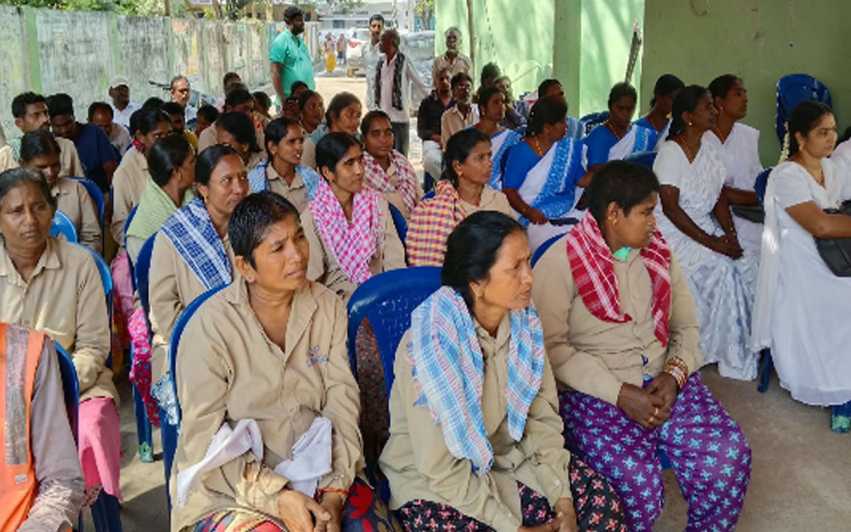 'పారిశుధ్య కార్మికుల ఆరోగ్య భద్రతకు పెద్దపీట'