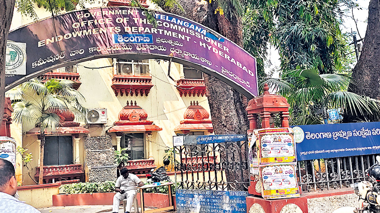 దేవాదాయ శాఖలో అవినీతి జలగలు!