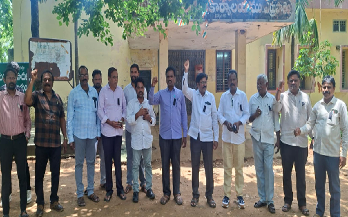 ‘పాత పెన్షన్‌ పునరుద్ధరించి, పెండింగ్‌ డీఏలు విడుదల చేయాలి’