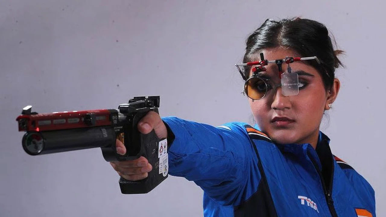 Esha Singh: 25మీ పిస్తోల్ ఈవెంట్‌లో షూట‌ర్ ఈషా సింగ్‌కు సిల్వ‌ర్ మెడ‌ల్