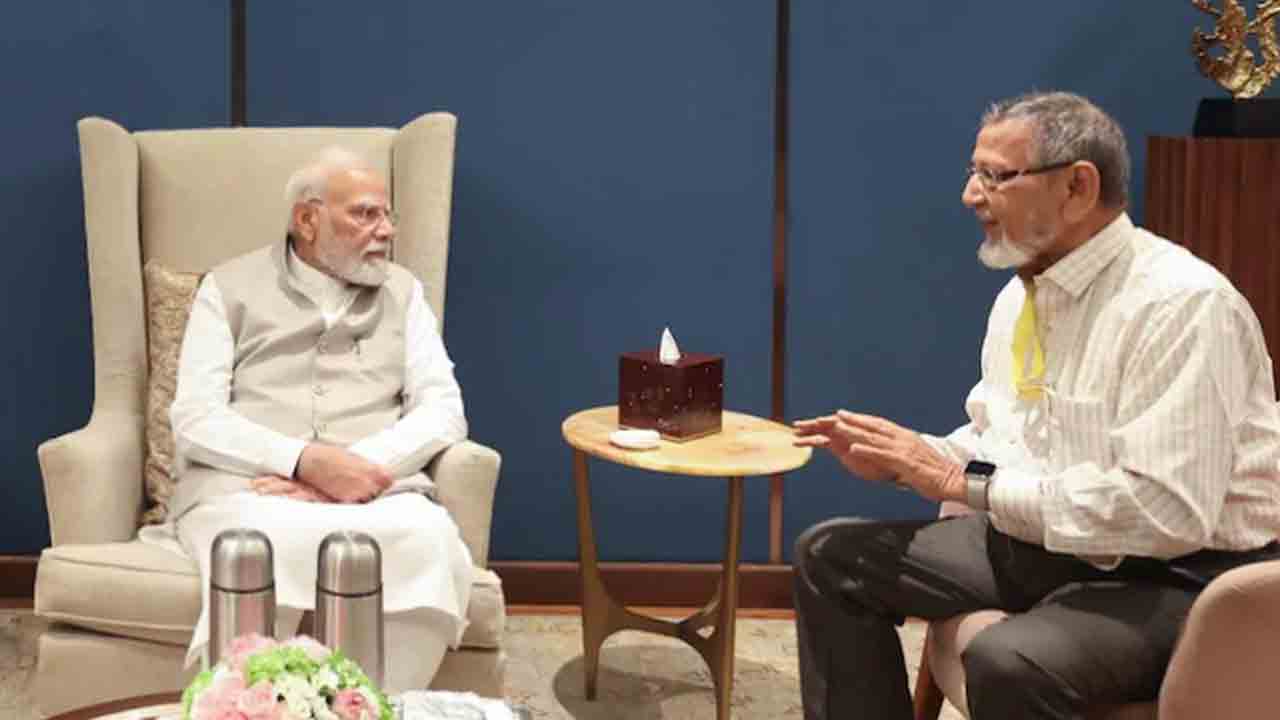 Ex Schoolmate Meets Modi