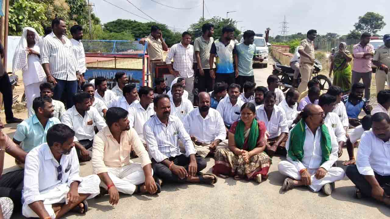 జూరాల కుడి కాలువకు నీటిని విడుదల చేయాలని కలెక్టరేట్‌ను ముట్టడించిన రైతులు