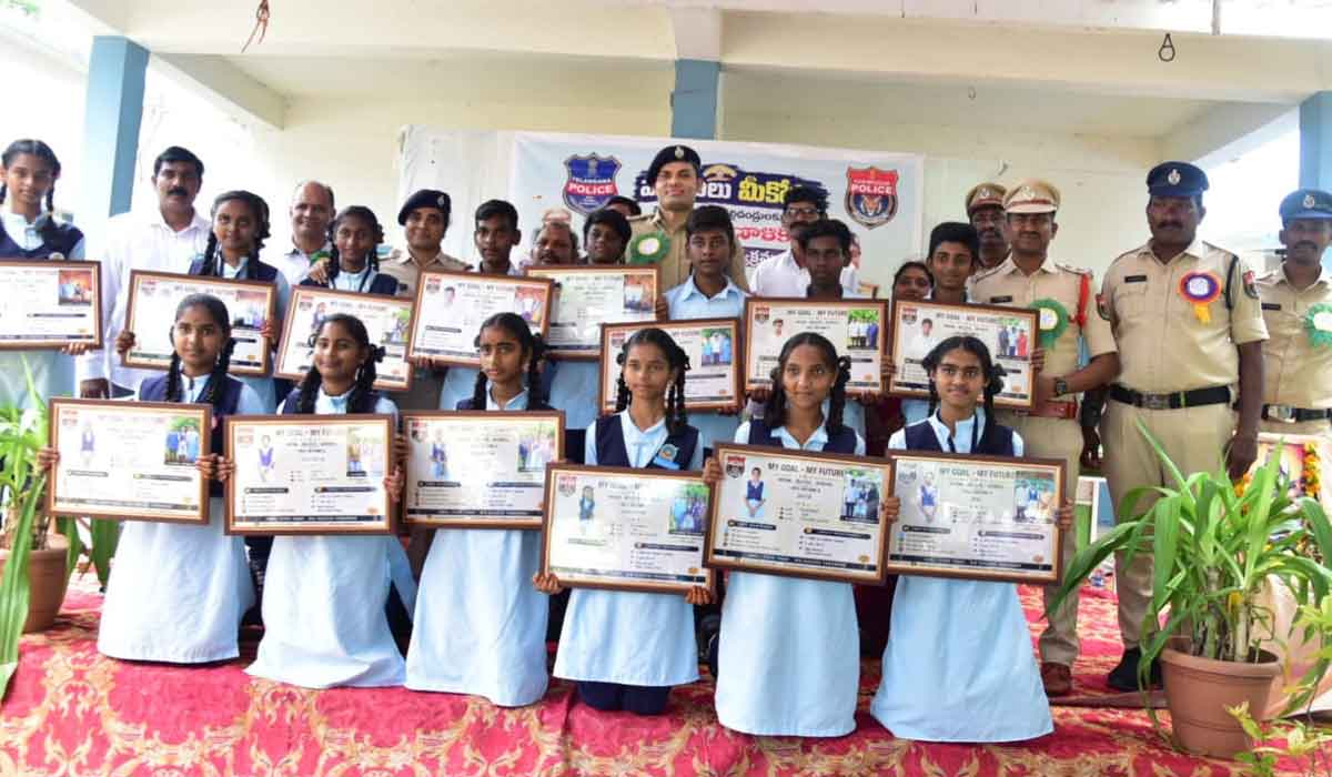 Karimnagar CP Gouse Alam | విద్యార్థులు లక్ష్య సాధనకు కృషి చేయాలి.. కరీంనగర్ సీపీ గౌష్ ఆలం