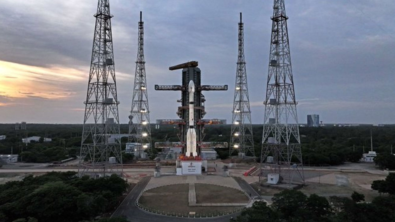 GSLV-F17: 4న జీఎస్ఎల్వీ-ఎఫ్‌17 రాకెట్ ప్ర‌యోగం.. తిరుమ‌ల శ్రీవారిని ద‌ర్శించుకున్న ఇస్రో చైర్మెన్‌