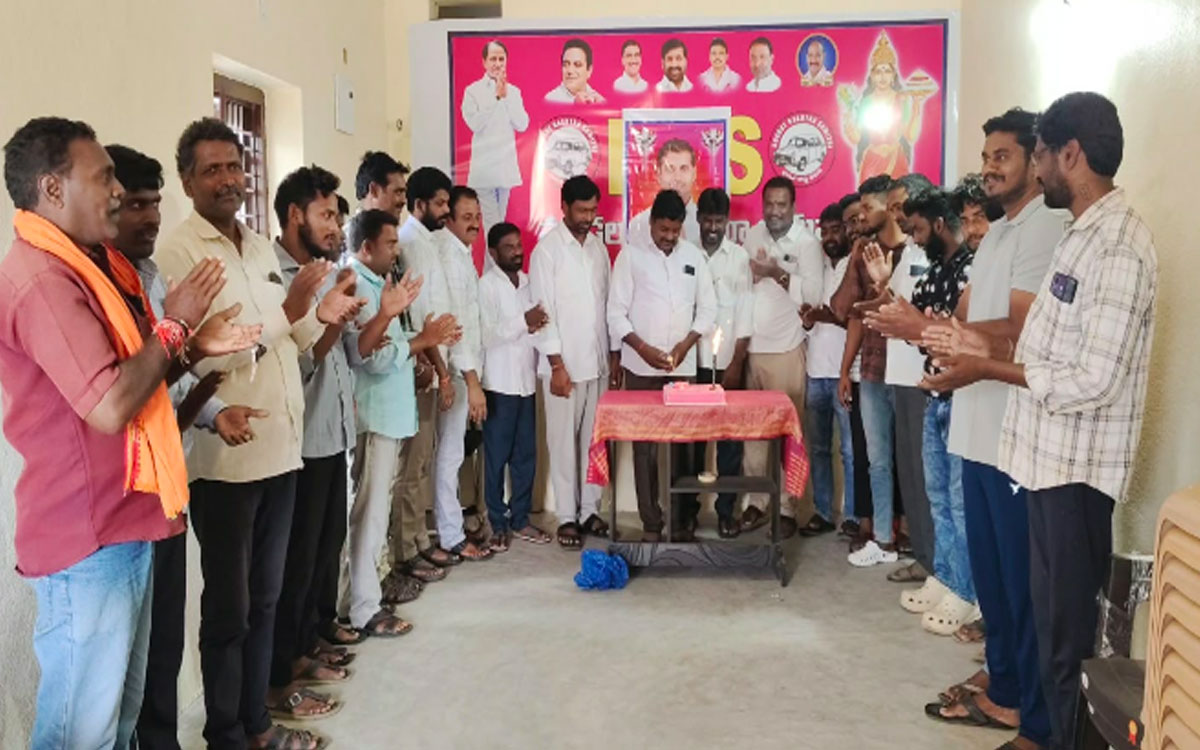 ఘనంగా నర్సింహ్మరావు జన్మదిన వేడుకలు