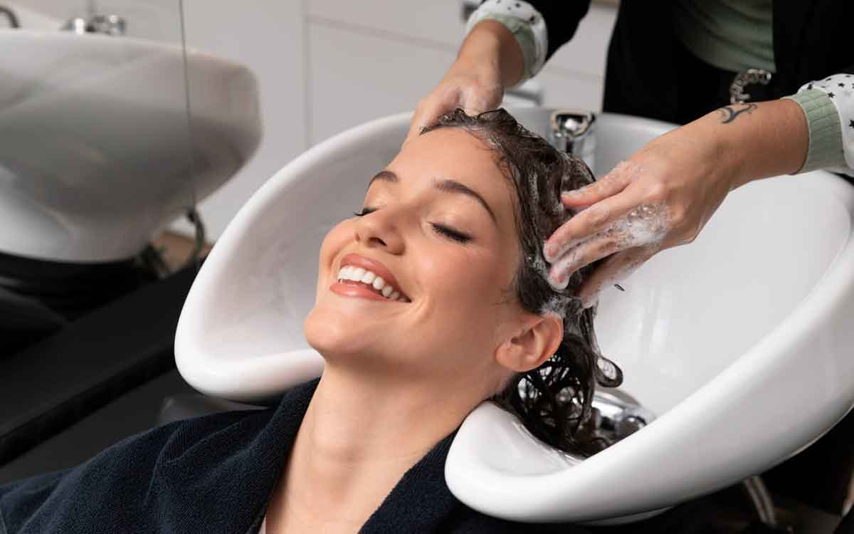 Hair Spa | హెయిర్ స్పా చేయించుకుంటే జుట్టు స‌మ‌స్య‌ల నుంచి బ‌య‌ట ప‌డ‌వ‌చ్చా.. నిపుణులు ఏం చెబుతున్నారు..?