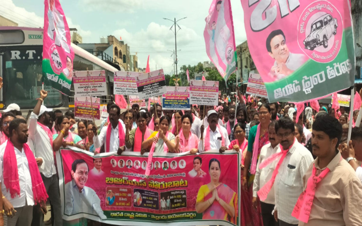 కాంగ్రెస్ పాల‌న‌లో సామాన్యుల‌కు సంక్షేమం దూరం : మాజీ ఎమ్మెల్యే హరిప్రియ నాయక్