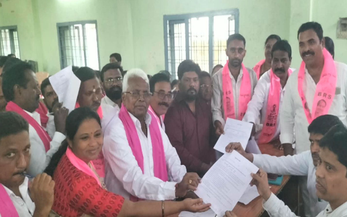 'అలిమి కానీ హామీలు ఇచ్చి ప్రజలను ఇబ్బంది పెట్టడం సరికాదు'
