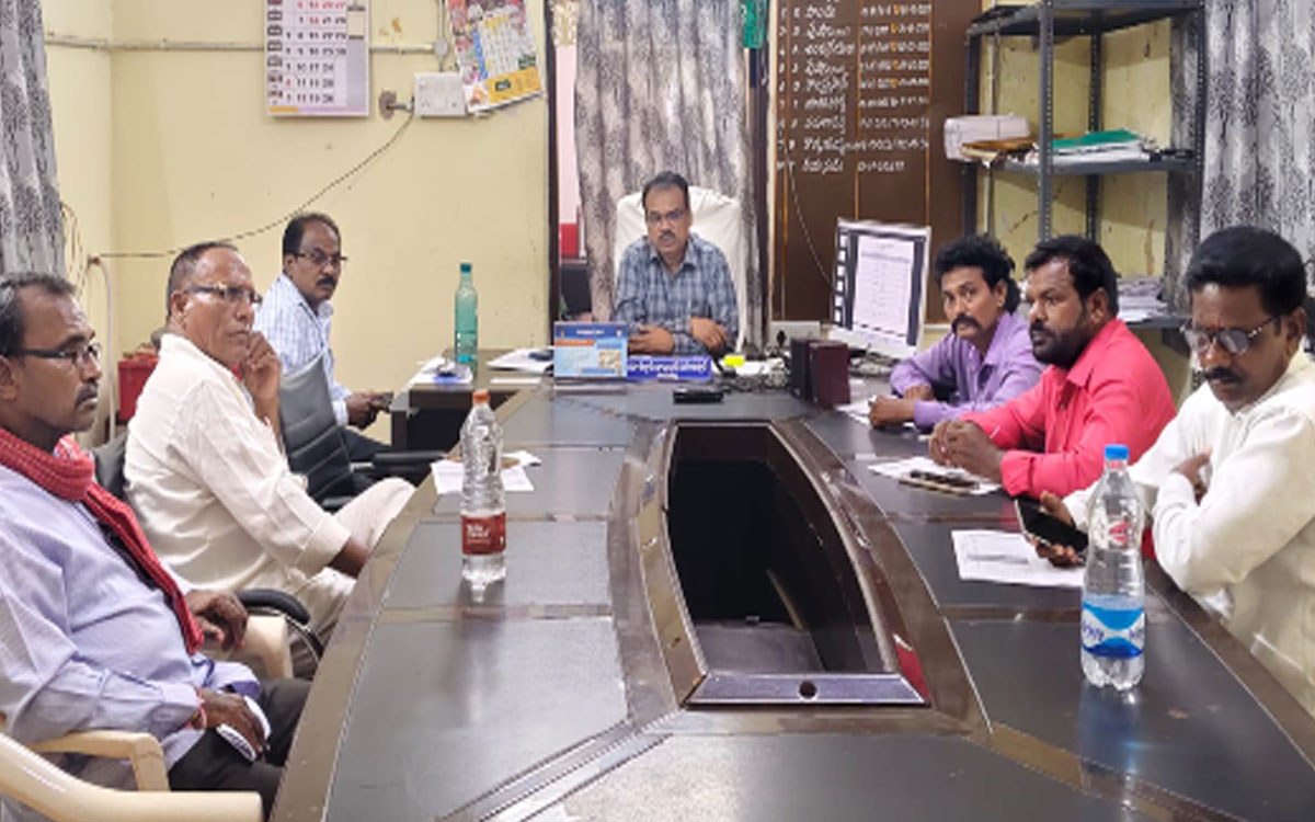 ఓటర్లకు ఎస్ఐఆర్ పై అవగాహన కల్పించాలి : అదనపు కలెక్టర్ హరిసింగ్