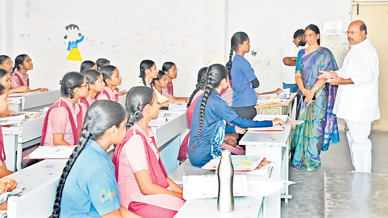 గురుకులాల్లో భద్రత కరువు