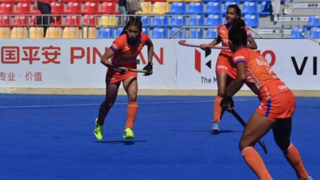 ఆఖరాటకు అమ్మాయిలు
