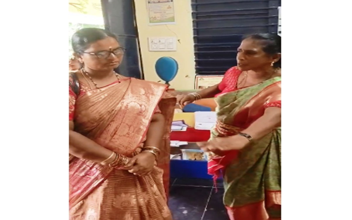 ఇరవెండి అంగన్‌వాడీలో టీచర్ ఫ్యాన్సీ వ్యాపారం