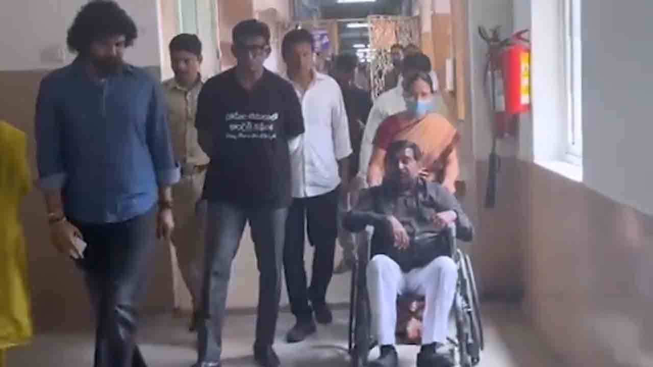NIMS | నిమ్స్‌లో చికిత్స పొందుతున్న గాయపడిన బీఆర్‌ఎస్‌ ఎమ్మెల్యేలు : వీడియో