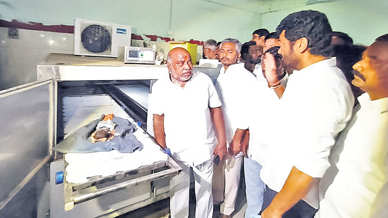 ఆదిలాబాద్‌ రిమ్స్‌లో అంతులేని విషాదం