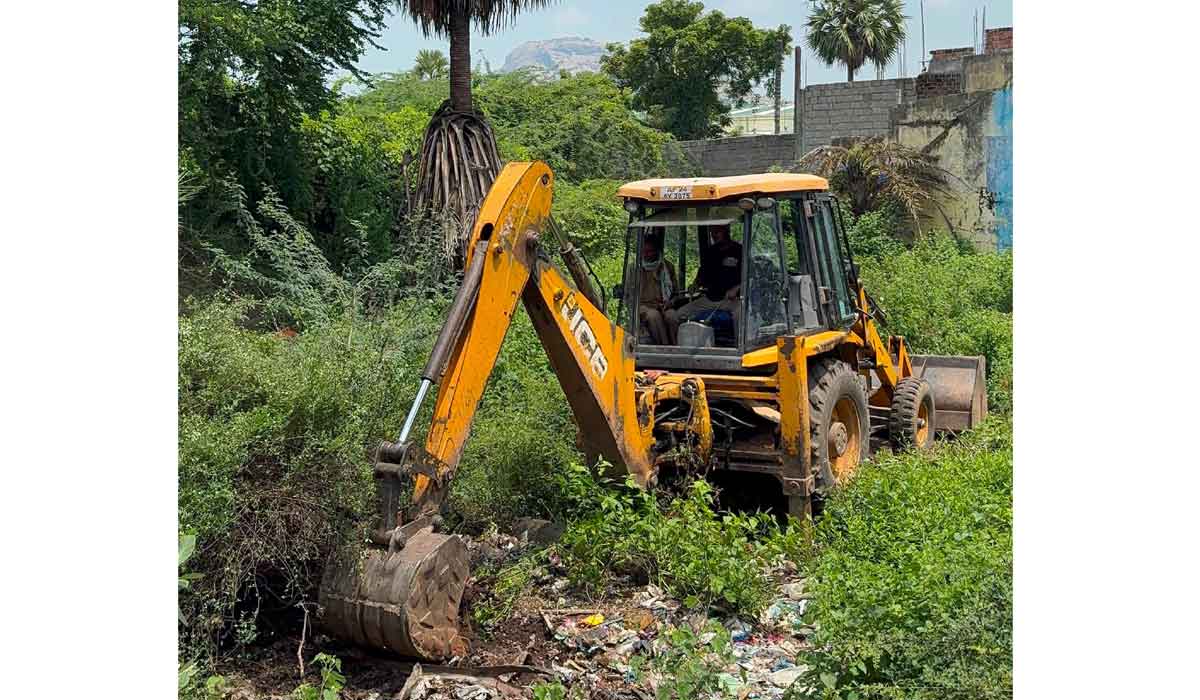 Keshavapatnam | కేశవపట్నం మేయిన్రోడ్డులో దుర్గంధం.. తొలగింపజేసిన ఉపసర్పంచ్ – politics Keshavapatnam | కేశవపట్నం మేయిన్రోడ్డులో దుర్గంధం.. తొలగింపజేసిన ఉపసర్పంచ్ – politics
