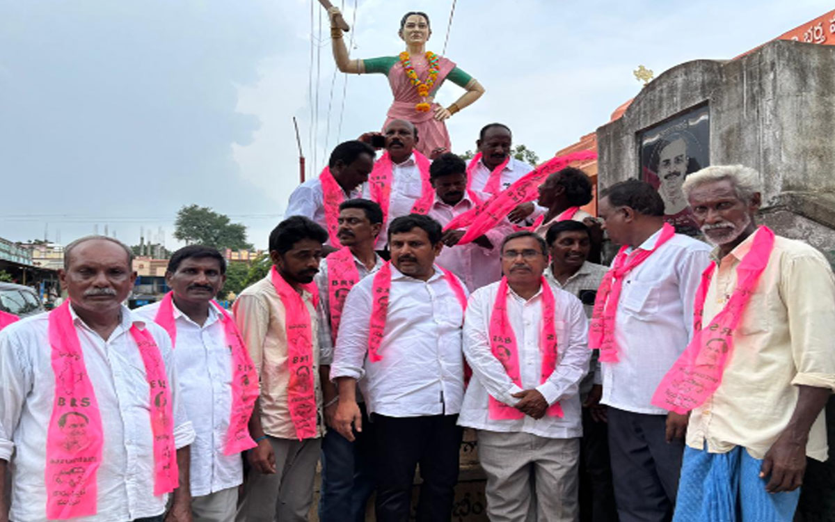 'బడుగుల ఆత్మగౌరవ ప్రతీక వీరనారి చాకలి ఐలమ్మ'