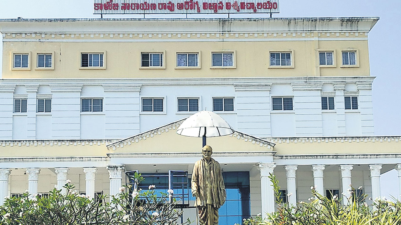 నకిలీ సర్టిఫికెట్లతో ఎంబీబీఎస్‌ సీట్లు!