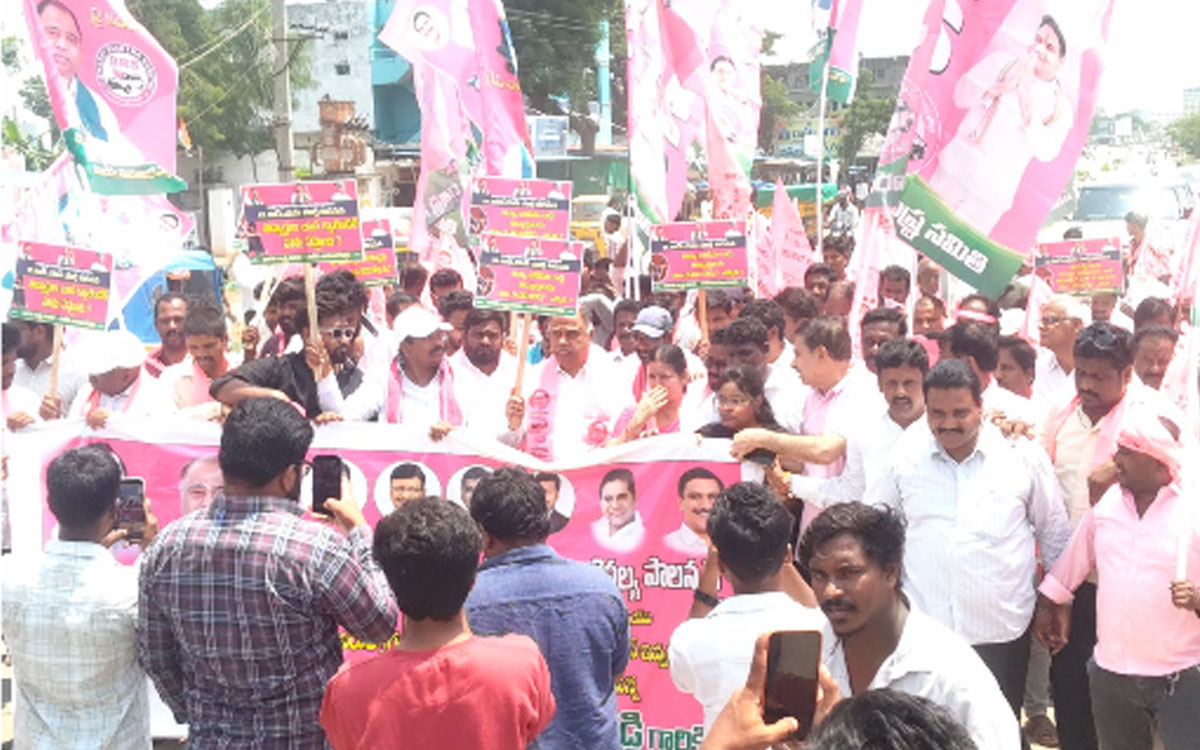 యూత్ డిక్లరేషన్ అమలు చేసే వరకు పోరాటం : మాజీ ఎమ్మెల్యే కందాల ఉపేందర్రెడ్డి