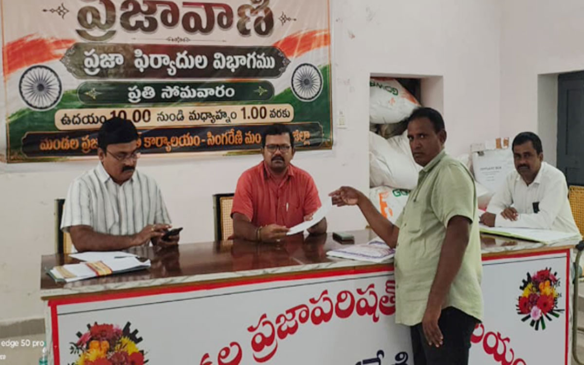 'మట్టి అక్ర‌మ‌ తవ్వకాల‌పై చర్యలు తీసుకోవాలి'