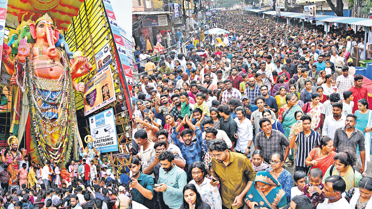 బడా గణేశుడికి భక్తుల తాకిడి