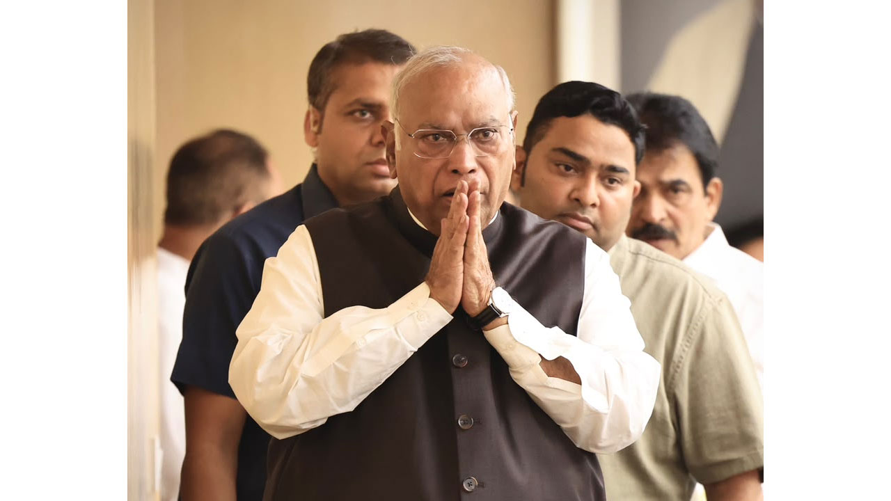 Kharge: సీఈసీపై వ‌త్తిడి చేసిన ప్ర‌ధాని రాజీనామా చేయాలి: ఖ‌ర్గే డిమాండ్‌