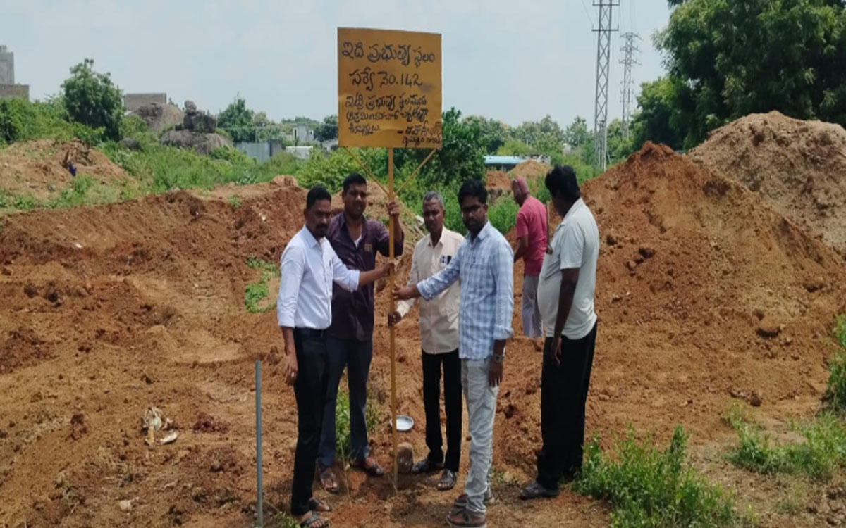 హెచ్చరిక బోర్డు ఓకే – ఆక్రమణలపై చర్యలేవి?