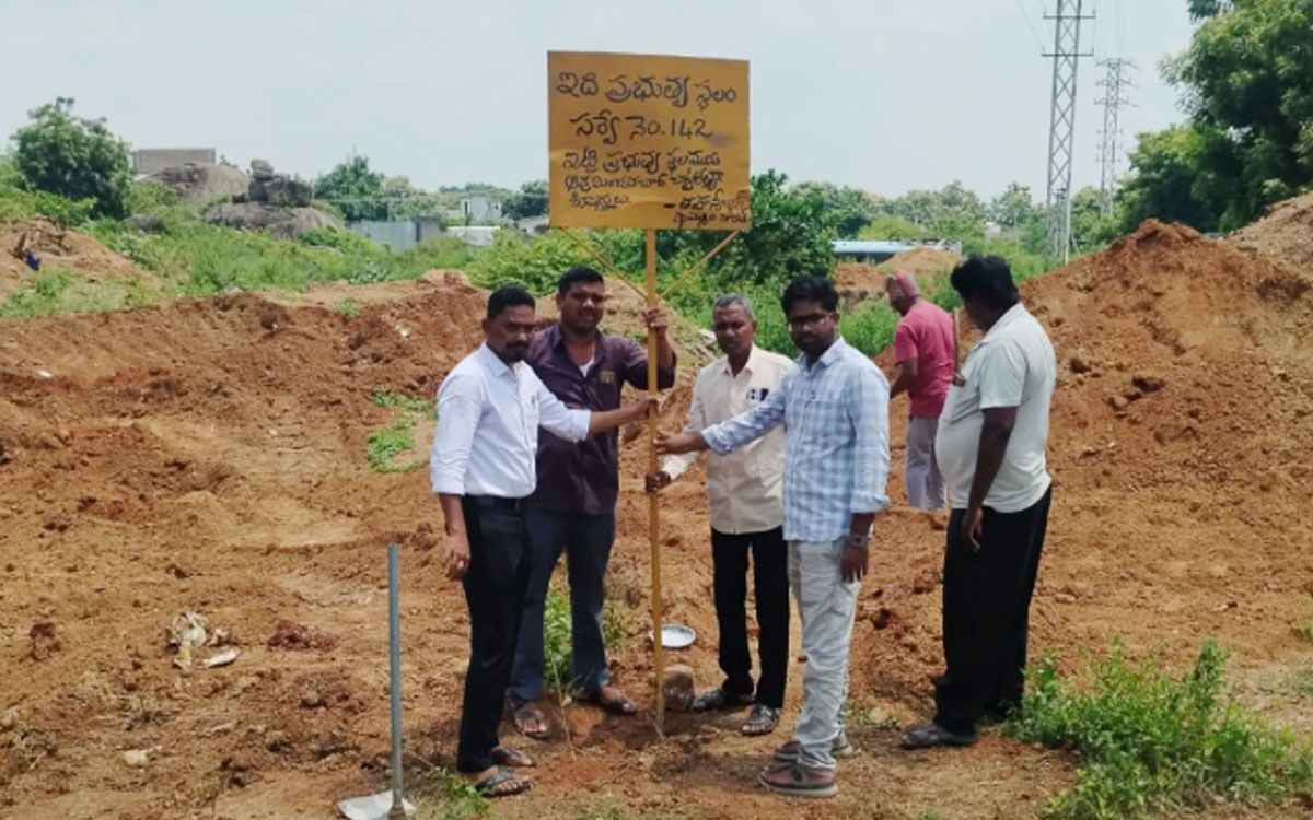 గంటల వ్యవధిలోని ప్రభుత్వ హెచ్చరిక బోర్డు నేలమట్టం