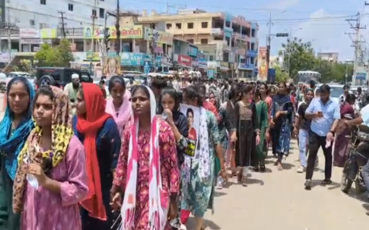 'విద్యార్థి, నిరుద్యోగ సమస్యలు పరిష్కరించలేని చేతకాని ప్రభుత్వం'