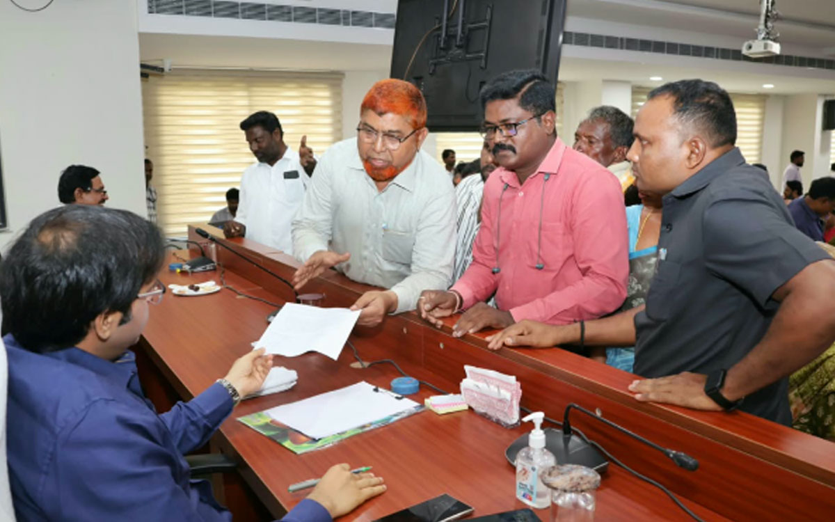 కొత్త‌గూడెం కలెక్టరేట్‌ ఎదుట వర్కింగ్‌ జర్నలిస్టుల ఆందోళన