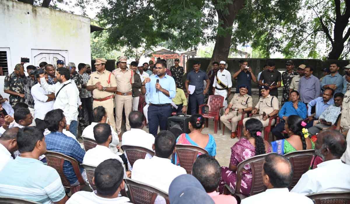 Ramagiri | భూ సమస్యలపై క్షేత్రస్థాయిలో పరిశీలన.. రామగిరిలో పర్యటించిన పెద్దపల్లి కలెక్టర్‌ కోయ శ్రీహర్ష