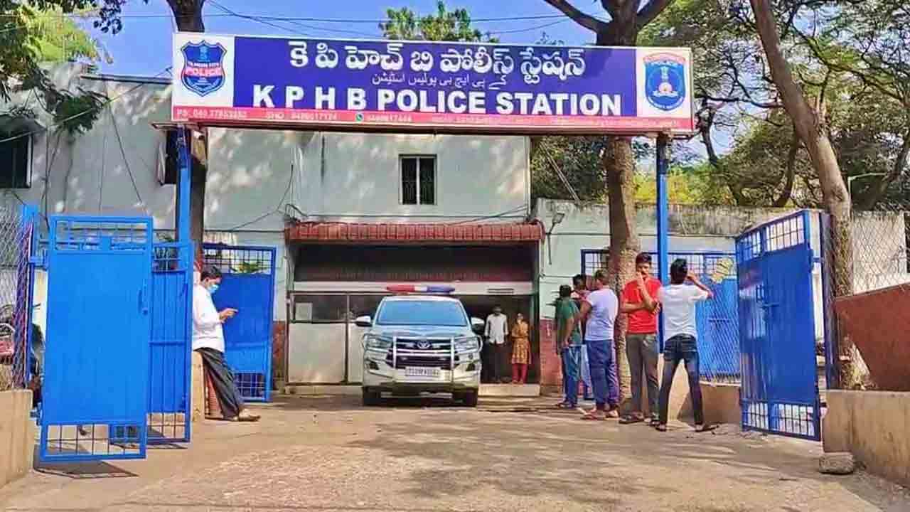 KPHB Colony | ’50 లక్షలు ఇవ్వాలని నన్ను గన్‌తో బెదిరిస్తున్నారు’.. కాంగ్రెస్ నేతలపై యువనేత ఫిర్యాదు..!