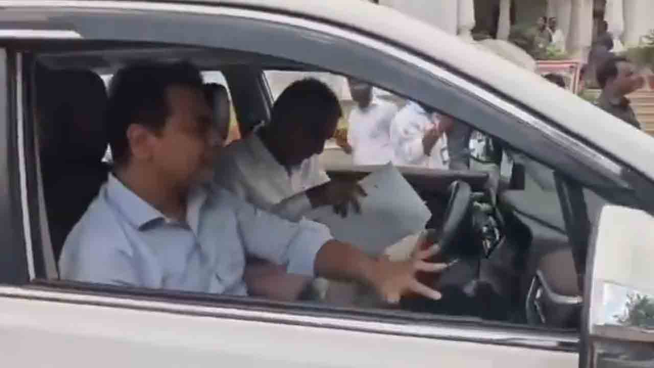 Lok Bhavan | లోక్ భవన్‌కు బయలుదేరిన బీఆర్ఎస్ ఎమ్మెల్యేలు