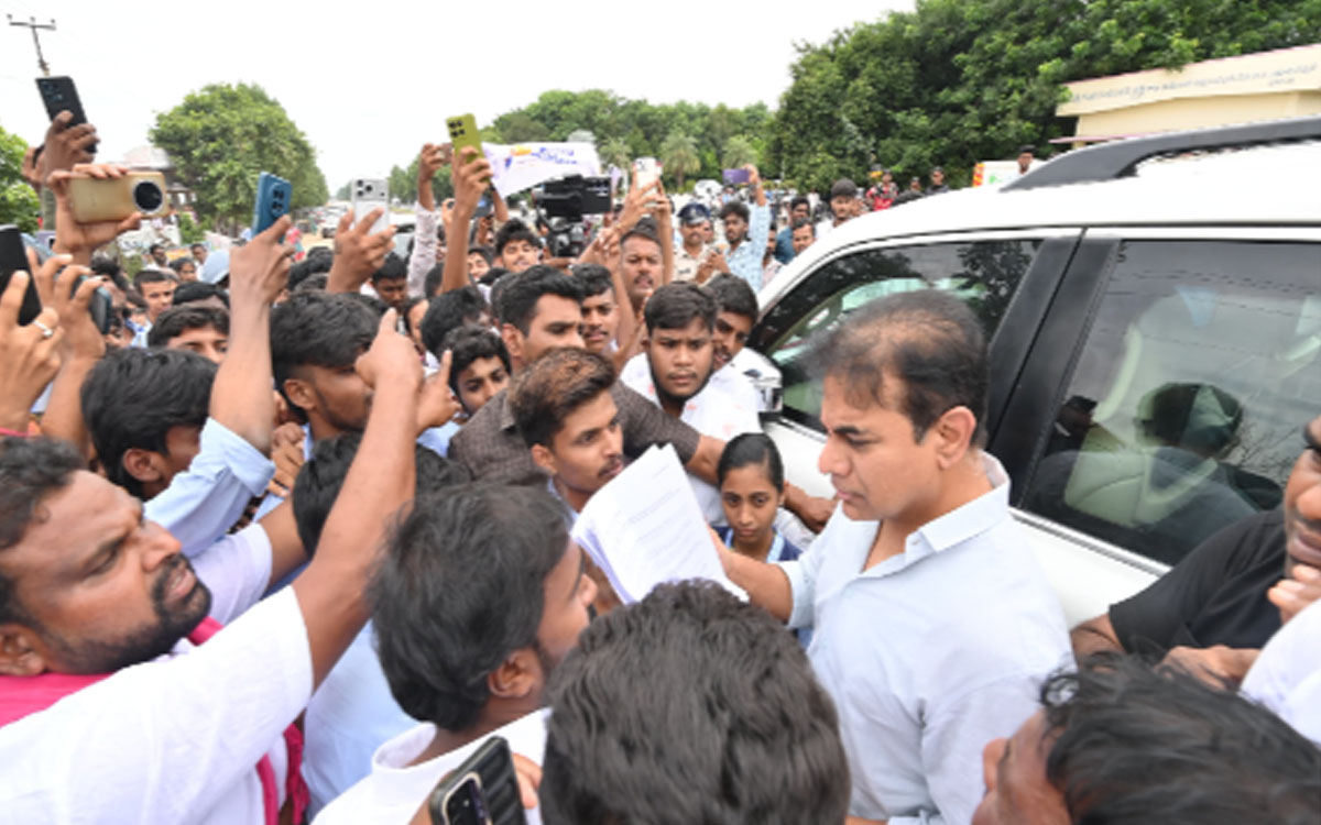 కేటీఆర్‌కు ఎంజీయూ, పాలిటెక్నిక్ విద్యార్థుల విన‌తి