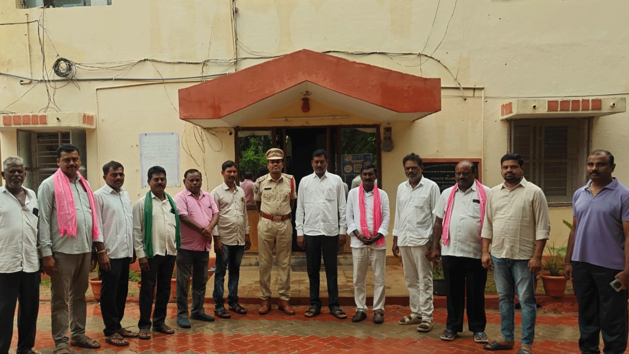 BRS | జయశంకర్ భూపాలపల్లి జిల్లాలో బీఆర్ఎస్ నేతల ముందస్తు అరెస్ట్ BRS | జయశంకర్ భూపాలపల్లి జిల్లాలో బీఆర్ఎస్ నేతల ముందస్తు అరెస్ట్