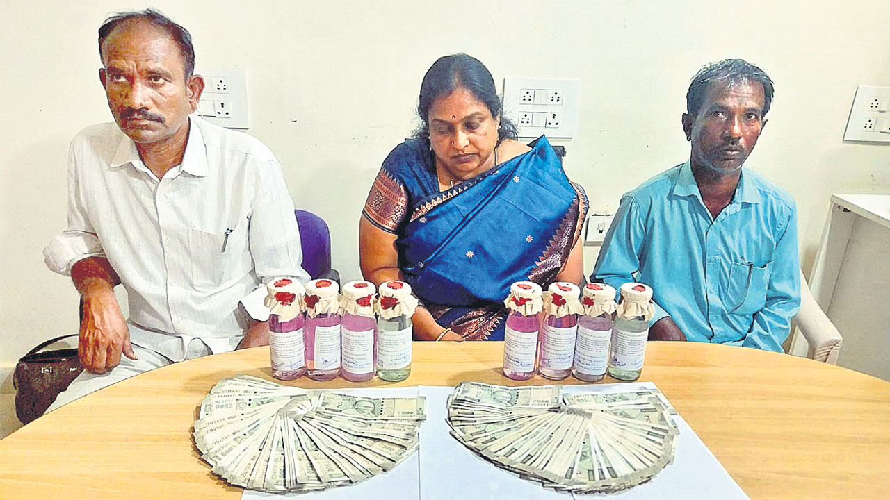రిటైర్మెంట్‌ బెనిఫిట్స్‌ కోసం లక్ష లంచం