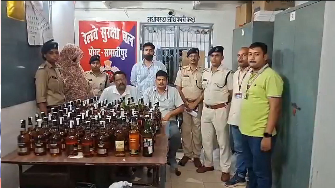 Foreign Liquor: ఏసీ ఫ‌స్ట్ క్లాస్ రైలుబోగీలో 75 లీట‌ర్ల విదేశీ మ‌ద్యంతో ప‌ట్టుబ‌డ్డ 25 ఏళ్ల మ‌హిళ‌.. వీడియో