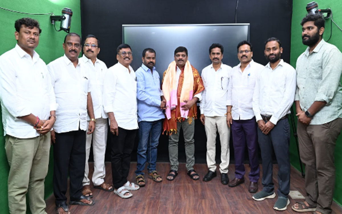 ‘బీసీ ఉద్యోగ సమస్యల పరిష్కారానికి చొరవ చూపాలి’