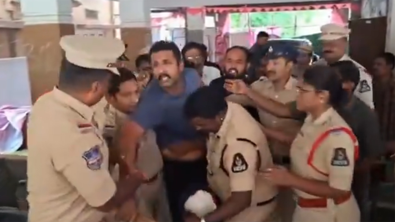 Manne Krishank | మన్నె క్రిశాంక్‌ను అరెస్టు చేసి, బలవంతంగా తీసుకెళ్లిన పోలీసులు