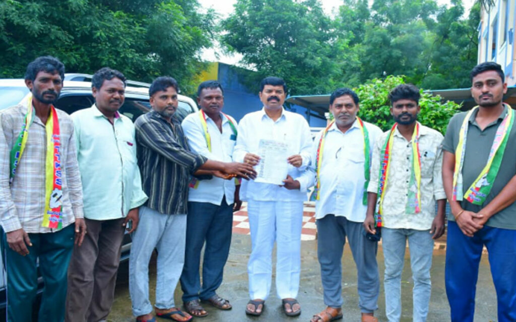 ‘తురకకాశ కార్మికులకు జనరేటర్లు అందించాలి’
