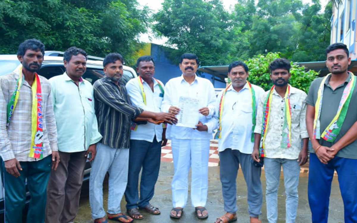 'తురకకాశ కార్మికులకు జనరేటర్లు అందించాలి'
